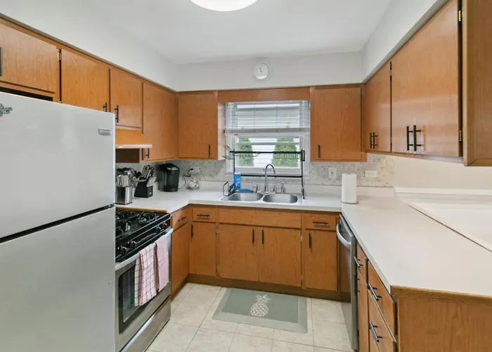 Cozy 3 Bedroom In Dt Near Naval Base