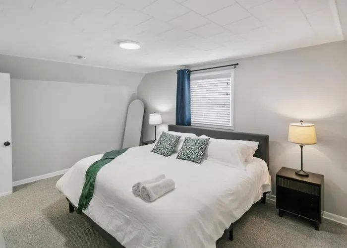 Holiday home Cozy 3 Bedroom In Dt Near Naval Base Libertyville