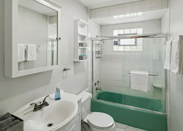 Cozy 3 Bedroom In Dt Near Naval Base Libertyville