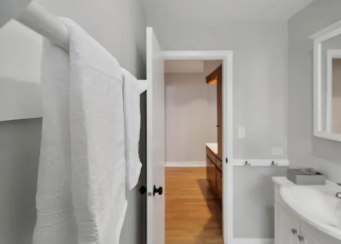 Cozy 3 Bedroom In Dt Near Naval Base * Libertyville